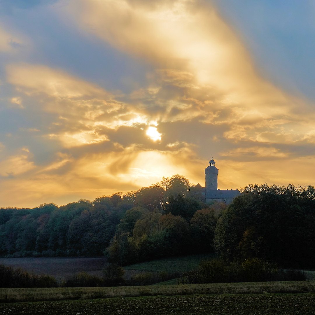 Fränkischer Gebirgsweg: Morgenstimmung hinter der Burg Zwernitz